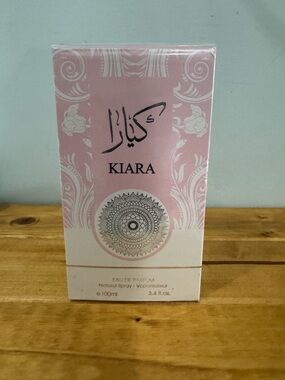 Kiara Women's Eau de Parfum Pink & White Bottle